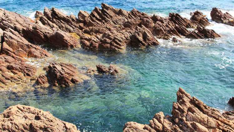 La calanque des Anglais, à Saint-Raphaël (83)