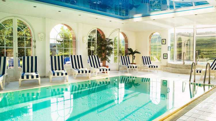 Hôtel & SPA Château d’Isenbourg piscine