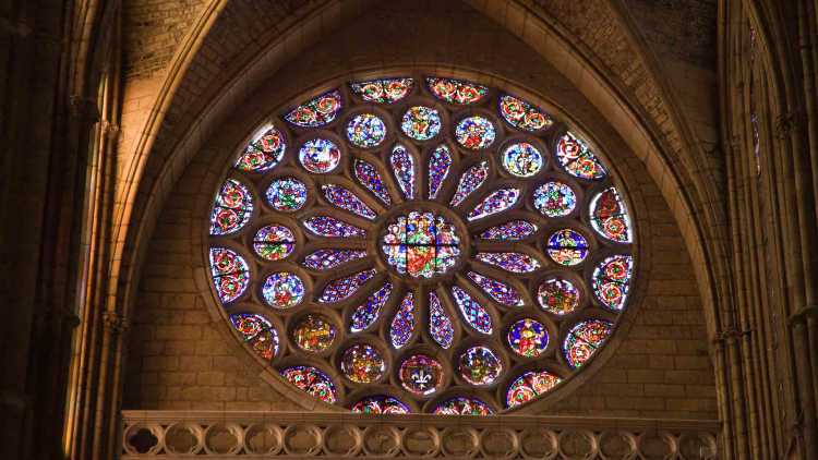 Vidriera medieval de la catedral de León