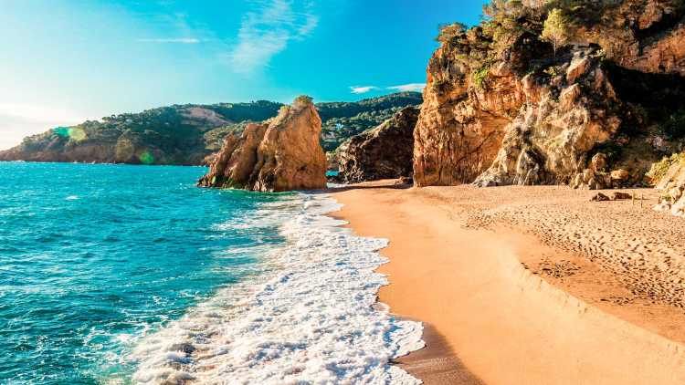 Playa nudista, Illa Roja en Begur