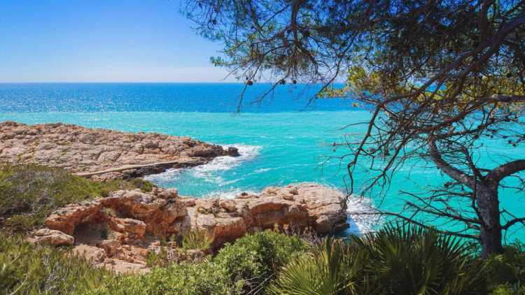 Profitez des eaux bleues y cristallines del Méditerranée dans Salou.