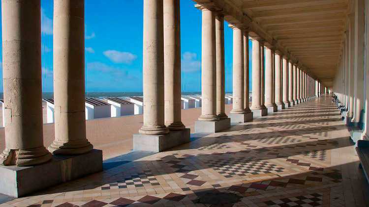 Zuilen Thermae Palace Oostende