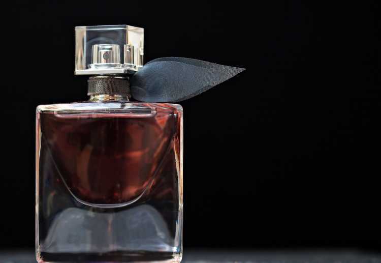 Bouteille de parfum en verre