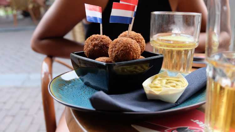 Laat je verleiden door de Amsterdamse gastronomie: Bitterballen.